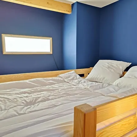 Comfortable Family In Daire