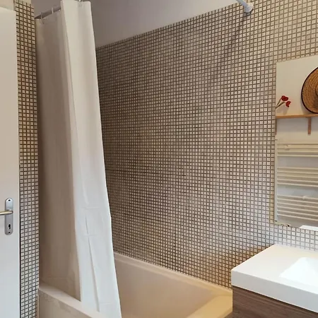 Comfortable Family In Bordeaux