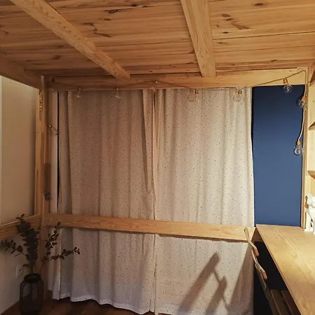 Comfortable Family In Daire Bordeaux